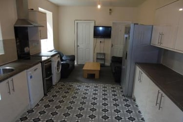 9 bed house, Mauldeth Road Fallowfield, Fallowfield, Manchester, M204NF - Image 3
